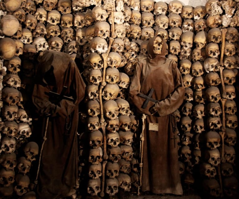 Bone Crypts & S. Clemente ENGLISH tour - tickets included - Group size and guide style: why names come up