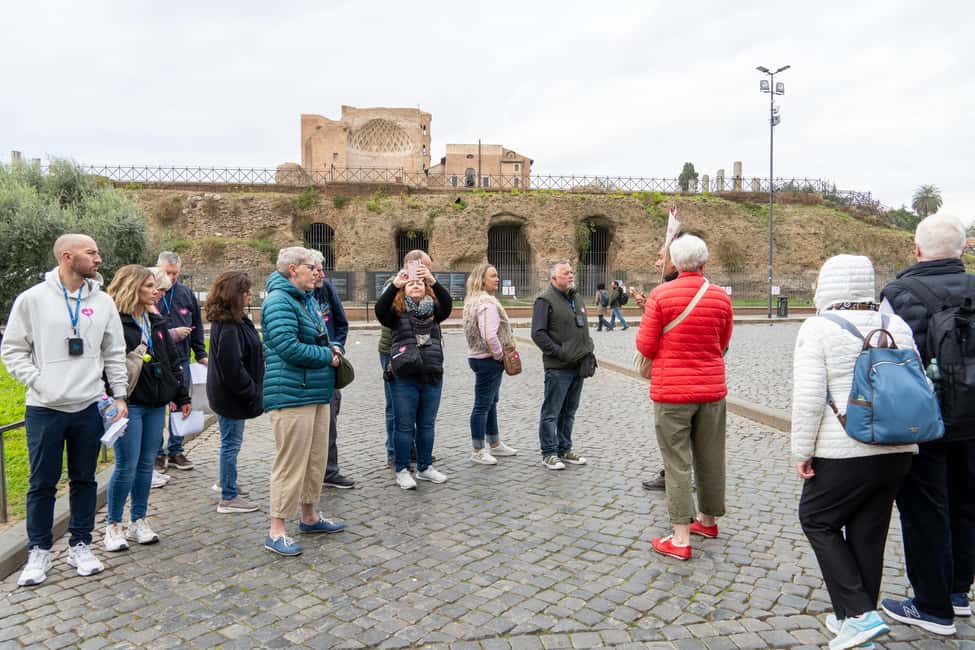 Colosseum Guided Tour: Hotel Transport included - Parco del Colle Oppio stop: a calm setup before the big sights