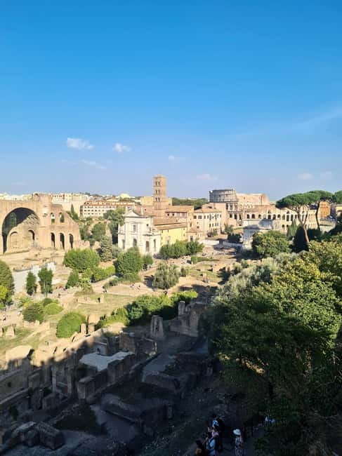 Colosseum, Roman Forum & Palatine Hill: AudioGuide & Host - AudioGuide app + headsets: how to avoid tech stress