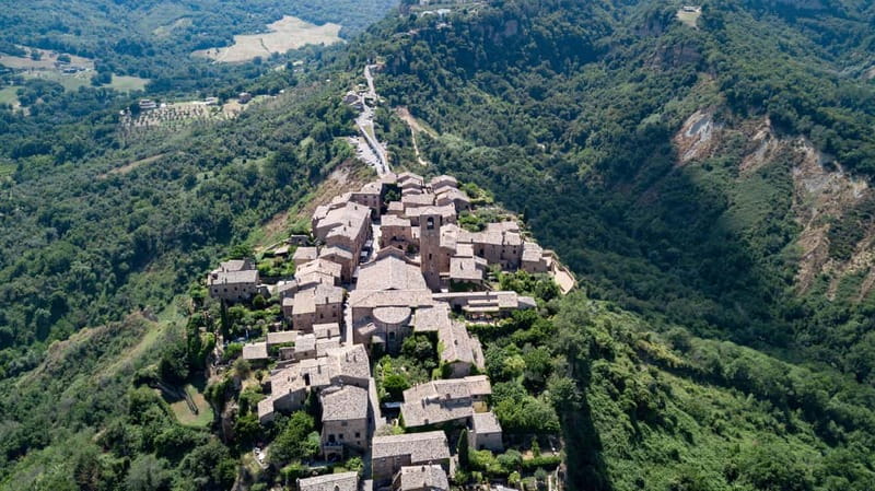 Day trip Frm Rome: Civita di Bagnoregio & Villa Lante Garden - Transport comfort and the guide-driver effect