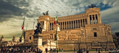 Eternal Rome: Exploring the city with Pantheon entry ticket - Piazza Venezia and Altare della Patria: setting the tone fast