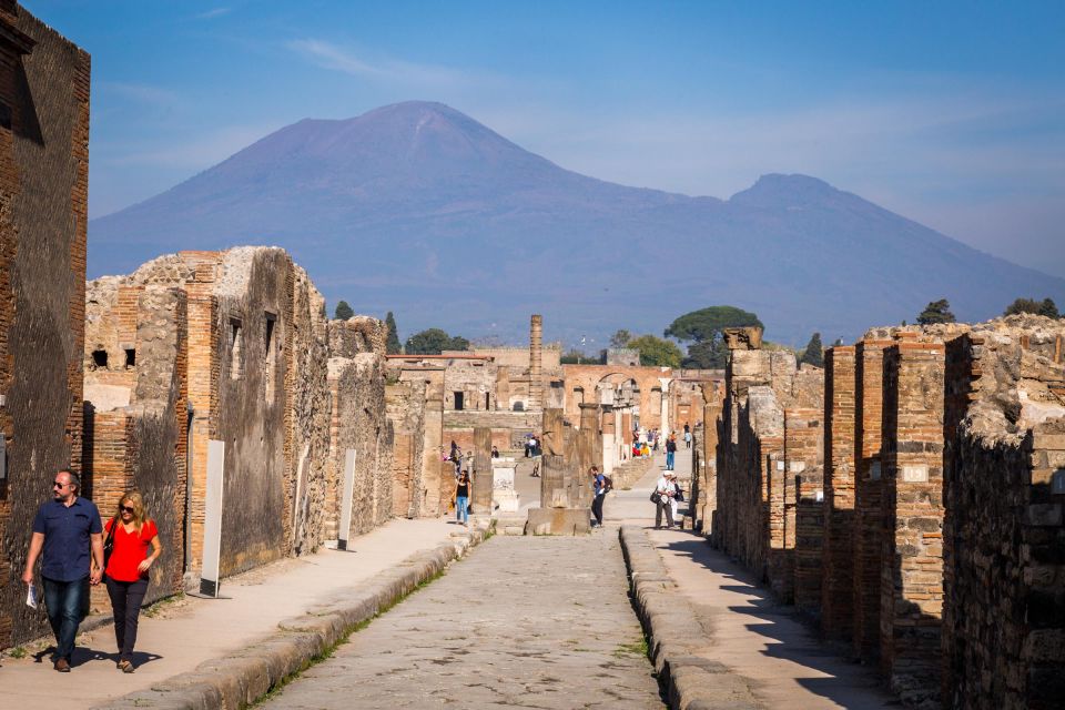 From Rome: Pompeii, Amalfi Coast, and Sorrento Day Trip - Cassino break: the quiet lifesaver between Rome and ruins