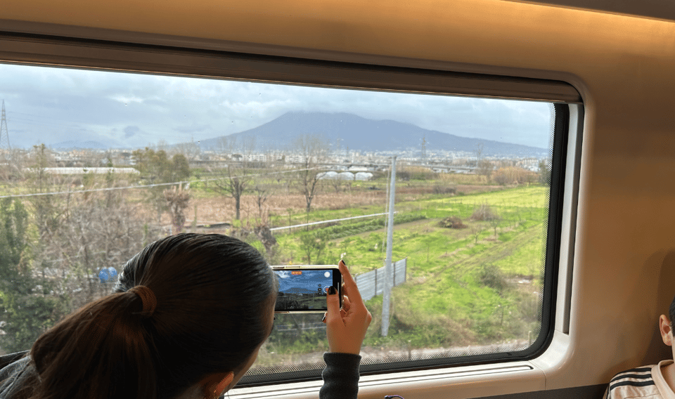 From Rome: Pompeii and Herculaneum Tour w/ High-speed Train - Meeting at Caffè Vergnano in Termini: Find the ItaliaTours Sign