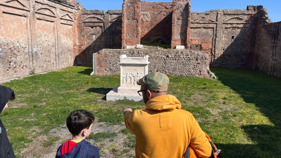 From Rome: Pompeii and Naples Day Trip by High-Speed Train - Naples viewpoints first: Posillipo to the seaside promenade