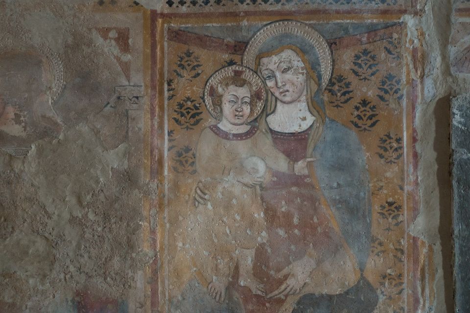 From Rome: Umbria, Assisi and Orvieto Day Tour - The tour style: live guide + tour assistant = fewer head-scrambles