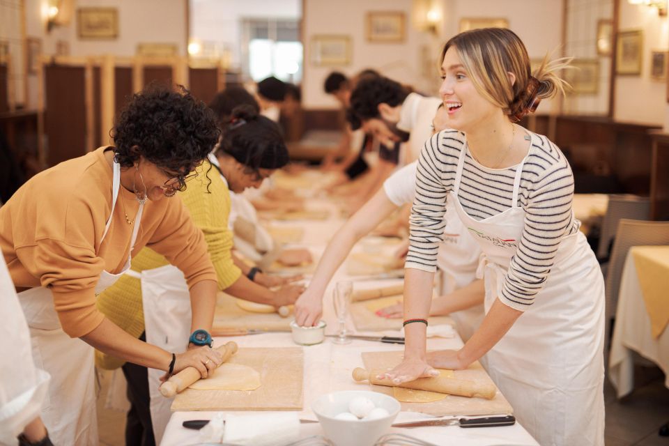 Gelato and Pasta Cooking Class in Rome - Piazza Navona - Pace, group size, and why small groups feel better in Rome