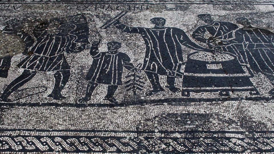 Ostia Antica Small Group Tour - Square of the Guilds: Merchants, Ship Owners, and Real Ambition