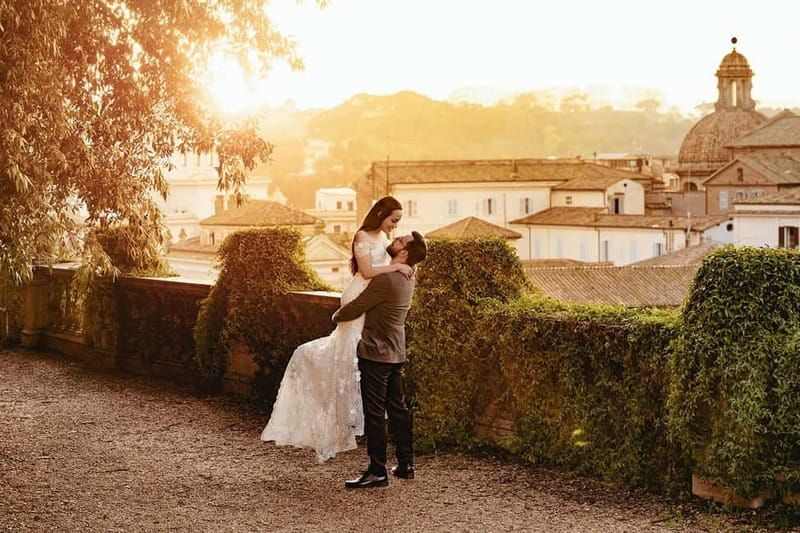 Photoshoot in Rome for couples - Colosseum Classic: the 30-minute move that gives you the iconic shot