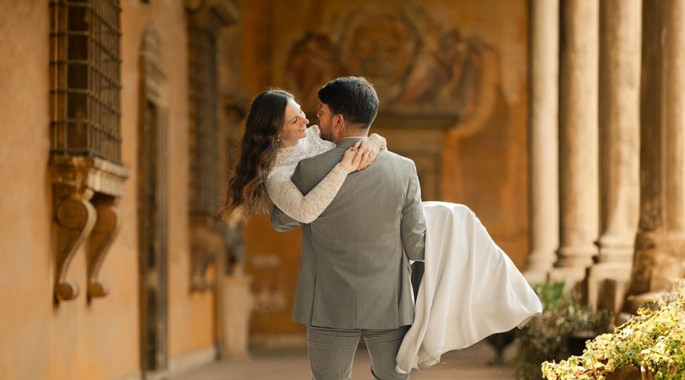 Photoshoot in Rome for couples - Roman Trio Experience: best for couples who want variety without extra stress