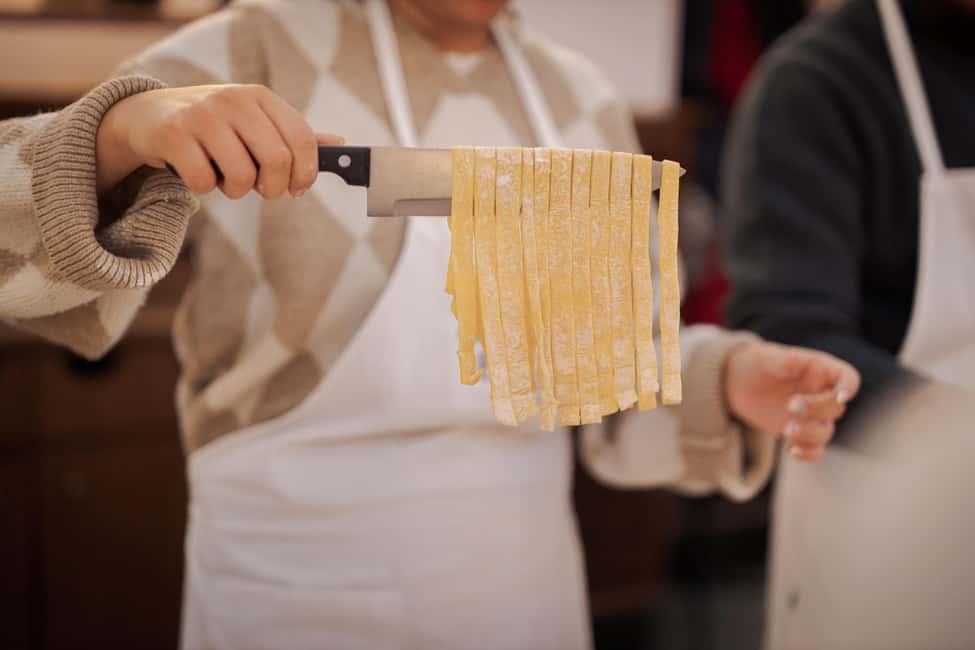Ravioli Cooking Class in Rome - Piazza Navona - Sitting down while your ravioli cook: bruschetta, drinks, and a simple lunch rhythm