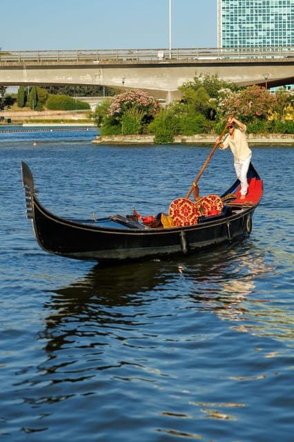 Roma: The one and only Roma Gondola tours on the lake! - Why a Venetian Gondola Belongs on the EUR Lake