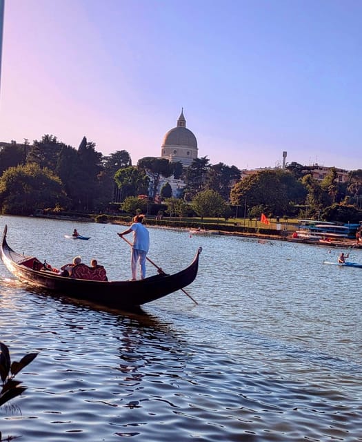 Roma: The one and only Roma Gondola tours on the lake! - Navigating Photo Moments on a Short Ride