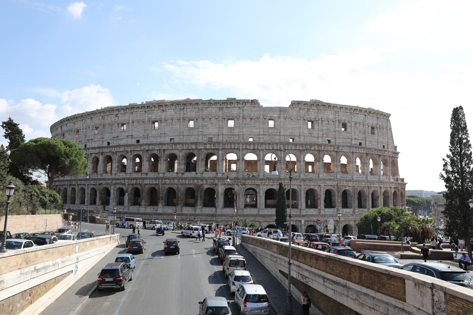 Rome: 1-Hour Fast Colosseum Tour - Listening in English: headsets, group spacing, and staying together