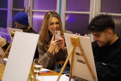 Rome: Afternoon Paint and Sip Experience in Piazza Navona - Your 2.5-hour flow: what happens from welcome to take-home canvas