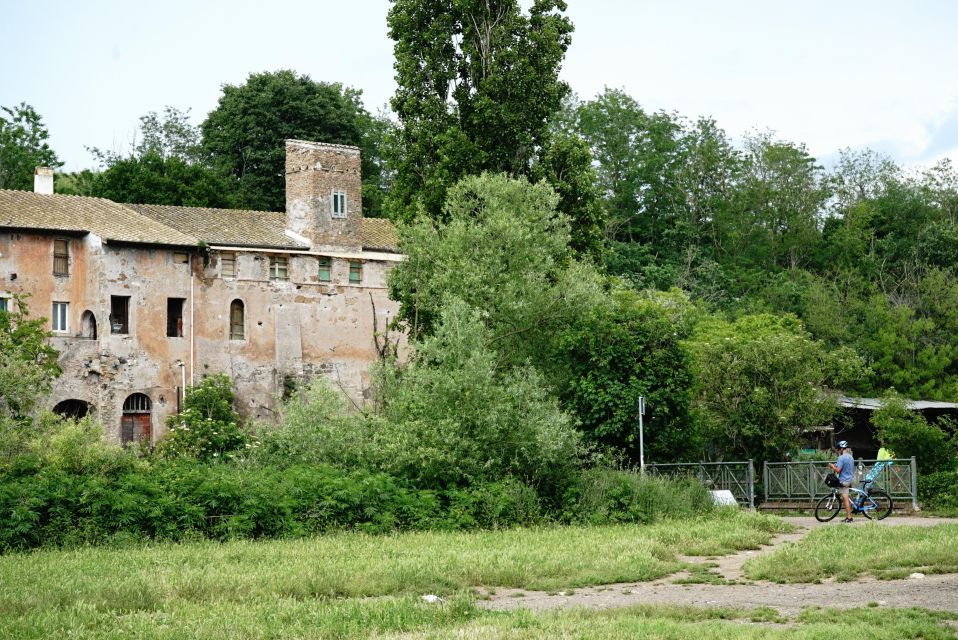 Rome: Appian Way, Catacombs & Roman Aqueducts Top EBike Tour - Getting Out of Rome: Aurelian Walls to St. Sebastian’s Gate