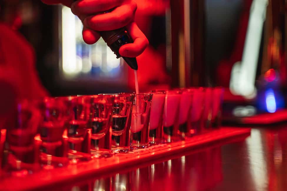 Rome: Bar Crawl with Guide and Drinks Included - Should you book the Rome Tipsy Tour?