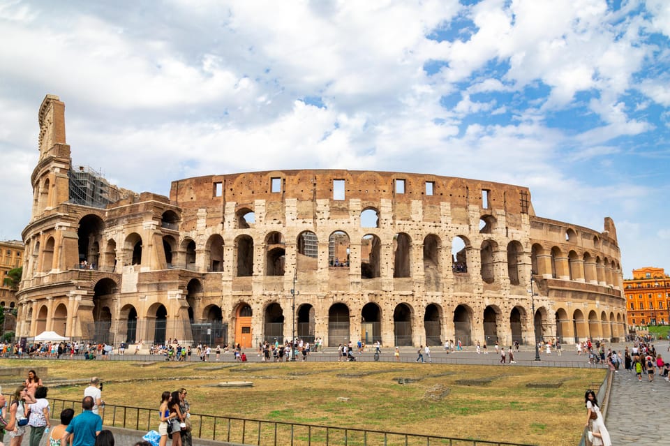 Rome: Best of Colosseum and Roman Forum Guided Tour - What the small-group format does for your time