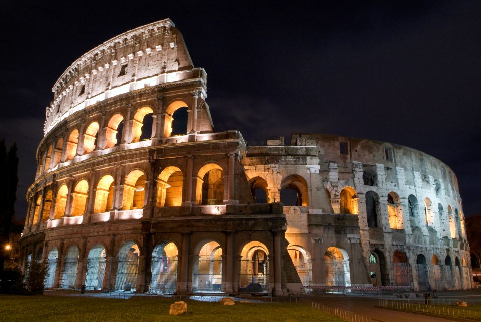 Rome by Night: 3-Hour Guided Walking Tour - Meeting at Colosseo and How the Night Gets Started