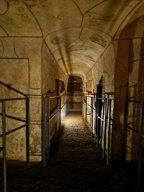 Rome: Catacombs Express ENGLISH Guided Tour - SKIP THE LINE - What to bring (and what to skip) for a smooth visit