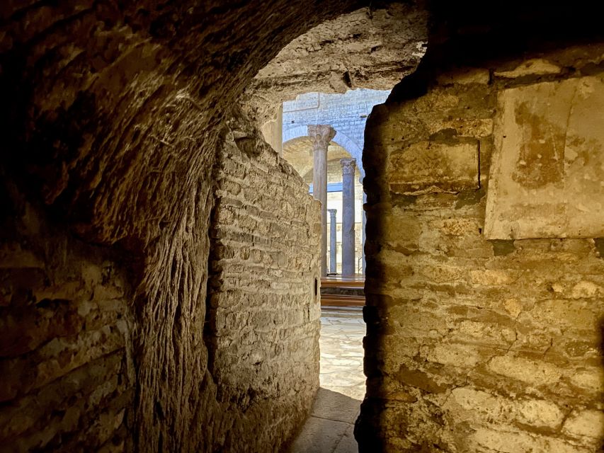 Rome: Catacombs & St Clement's Underground Semi-Private Tour - Mithraic temple and the underground stream: why this stop feels different