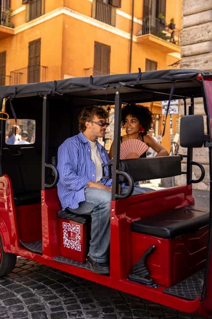 Rome: City Highlights E-Tuk Tuk Tour - Trevi Fountain and Piazza Navona: the squares where your camera will win