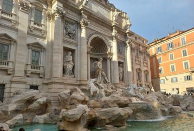 Rome: City Highlights Golf Cart Tour with Local Guide - Meeting at Via Monterone 19 and how the tour keeps everyone together