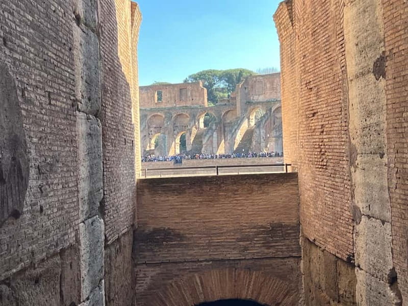 Rome: Colosseum Express Guided Tour - Guide Style, Headphones, and Audio Reality