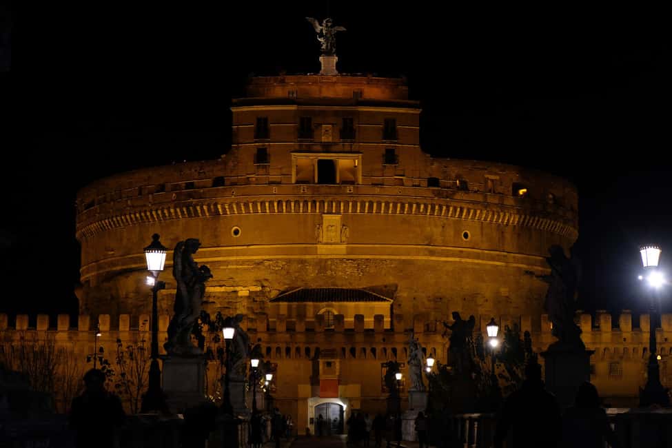Rome: Murder Mysteries of Rome Guided Walking Tour - Meeting in Campo de’ Fiori and walking toward Castel Sant’Angelo