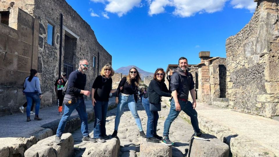 Rome: Pompeii Tour with Wine and Lunch by High Speed Train - Timing and pacing: a 9-hour day with real-world heat