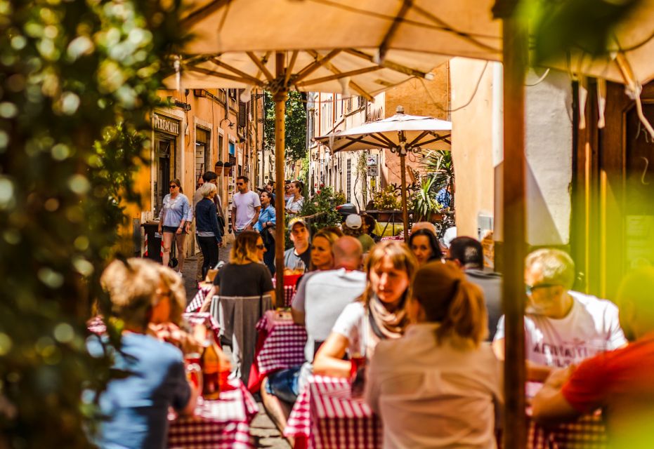 Rome: Private 2-hr Tour of Icons & Hidden Gems with a Local - Approaching the Colosseum with the right kind of context