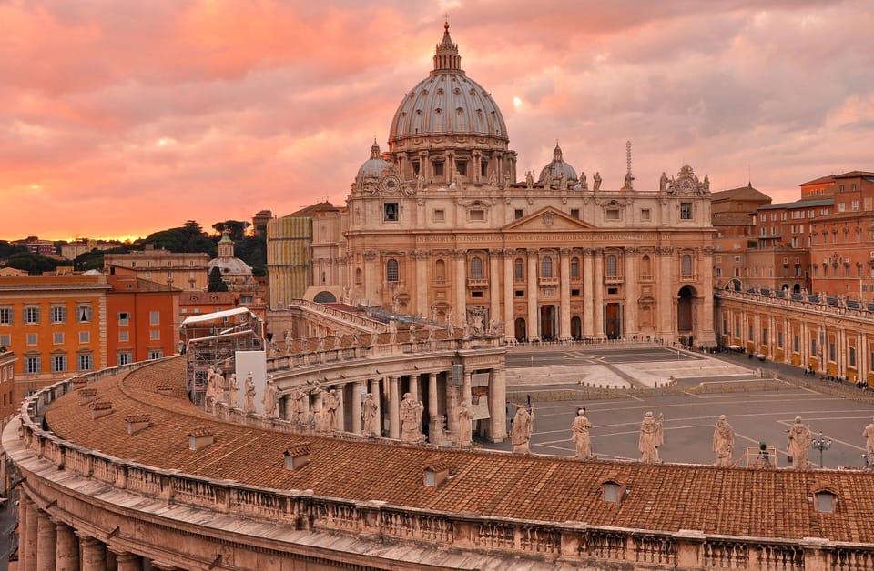 Rome: Private Vatican Museums and Sistine Chapel Tour - Getting there: the exact meeting point near the Museums steps