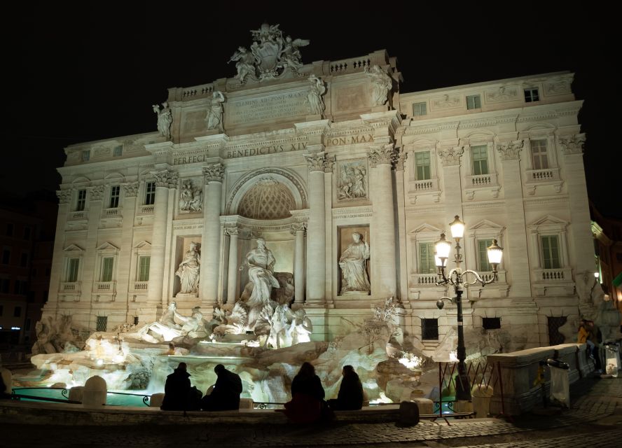 Rome: Small-Group Night Tour with Pizza and Gelato - Pizza at a local trattoria near the action