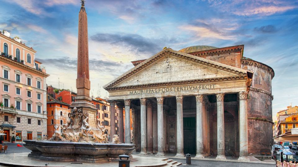 Rome: Squares and Fountains Walking Guided Tour - The quick ice-cream reset and the alleys between monuments