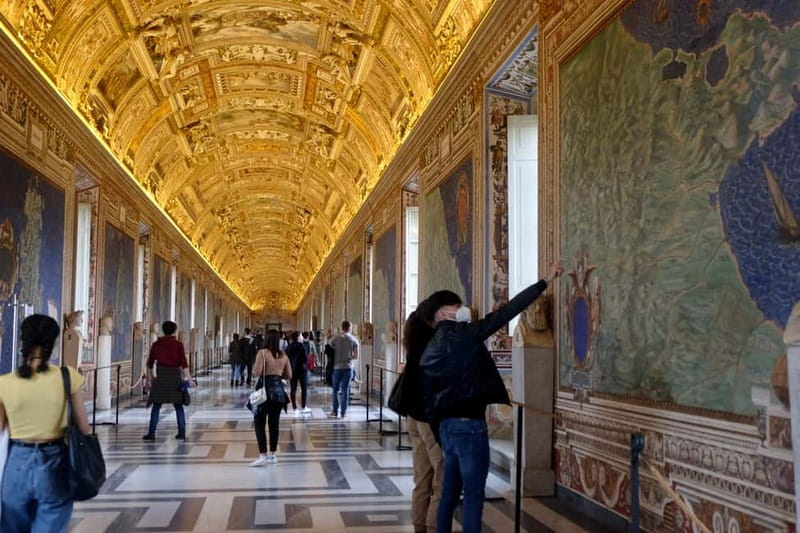 Rome: Vatican Museums & Sistine Chapel Skip-the-Line Tour - Express security and timed entry: how the 2.5 hours typically feel