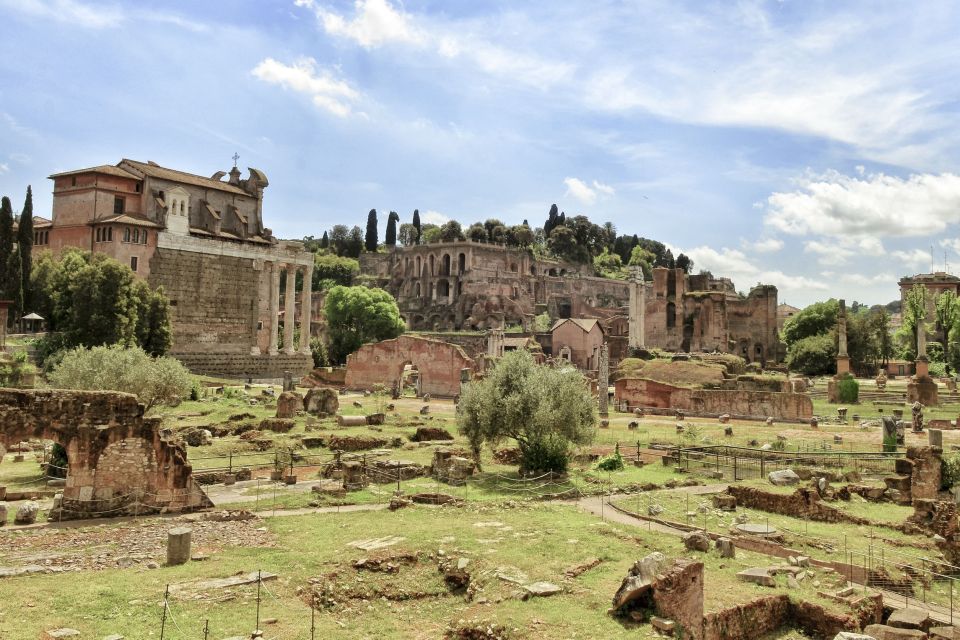 Rome: Vatican Pass, Top Attractions and Free Transport - Entering The Vatican Faster With the Omnia Card